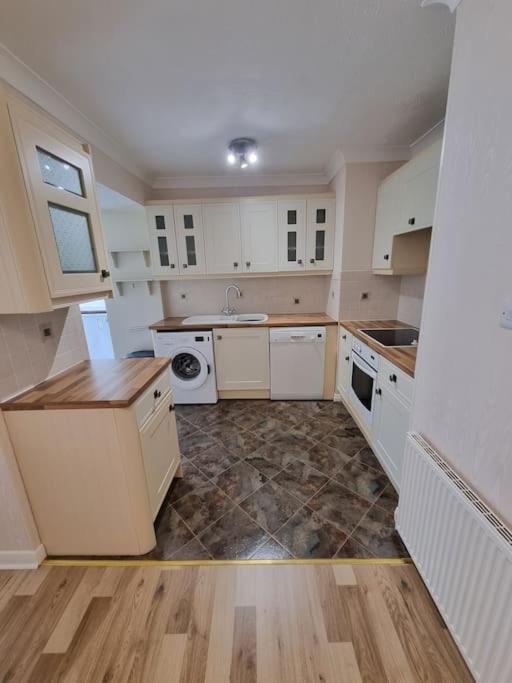 Charming Coastal Bungalow Cayton Εξωτερικό φωτογραφία